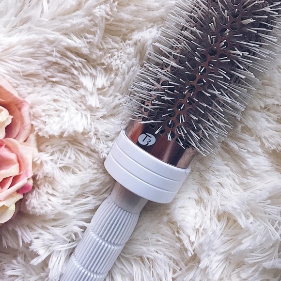 T3 Featherweight Luxe 2i Hair Dryer
NEW in BOX blowdryer & brush included
0207 - Picture 6 of 11